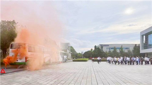 人人讲清静 个个会应急|k1体育科技园班车自燃事故应急演练圆满举行
